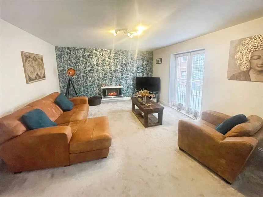 Manor Gardens Close, Loughborough, Leicestershire, LE11, photo 3