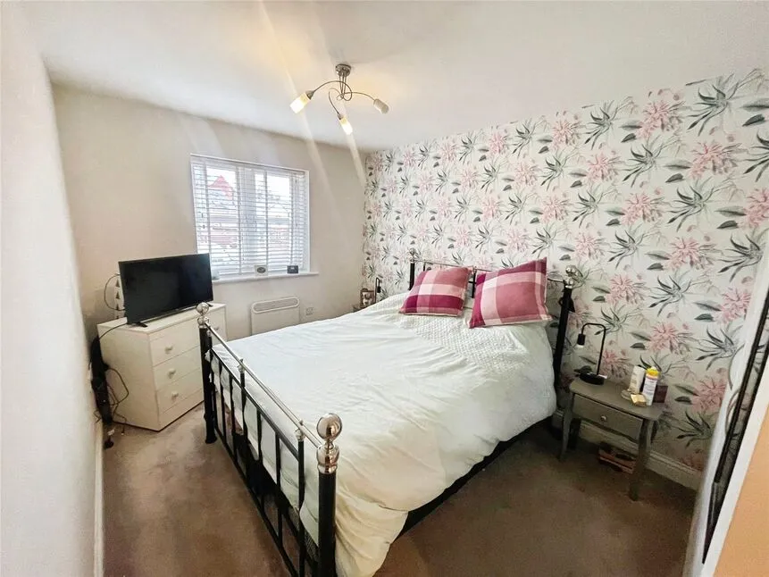 Manor Gardens Close, Loughborough, Leicestershire, LE11, photo 6