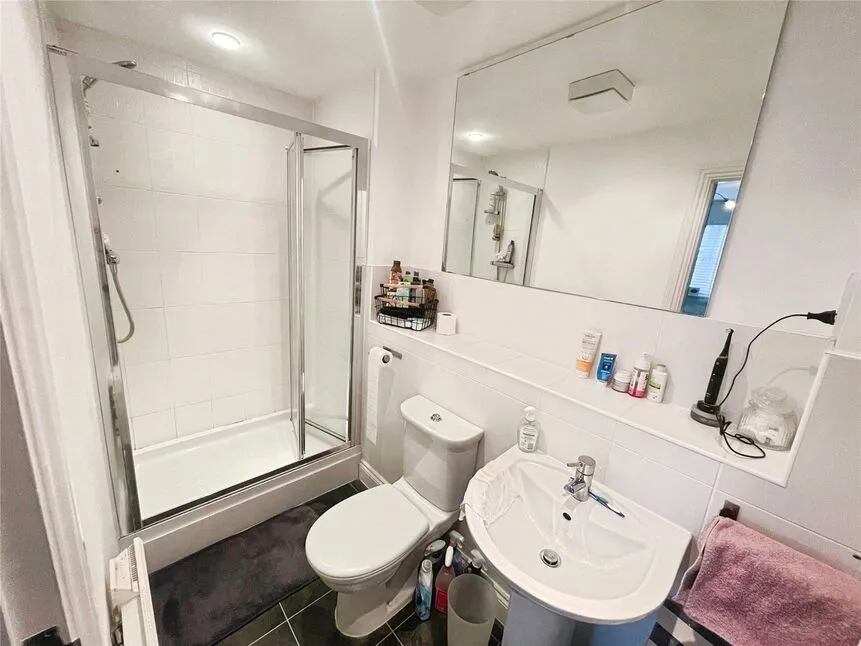 Manor Gardens Close, Loughborough, Leicestershire, LE11, photo 7