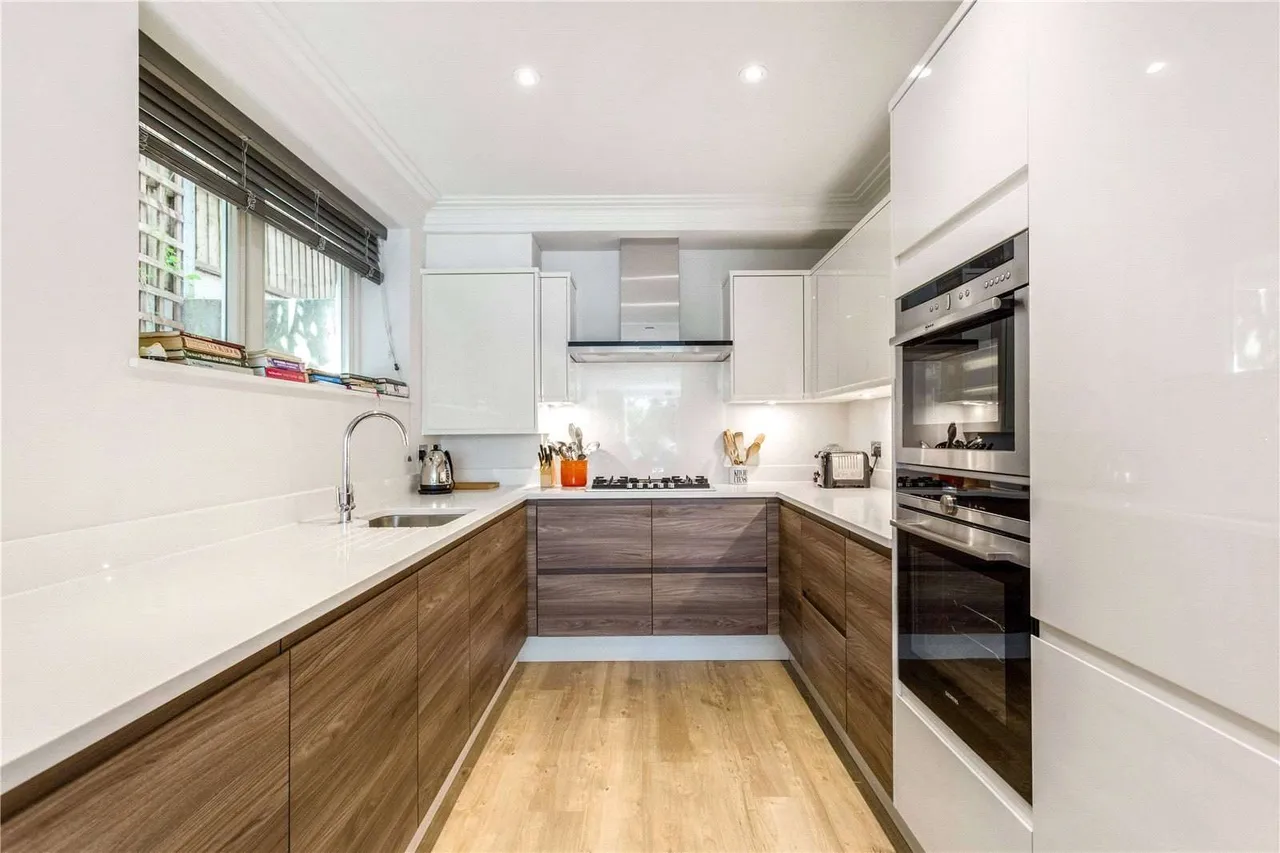 Alexander Court, 91 Ducks Hill Road, Northwood, Middlesex, HA6 2SQ, photo 6