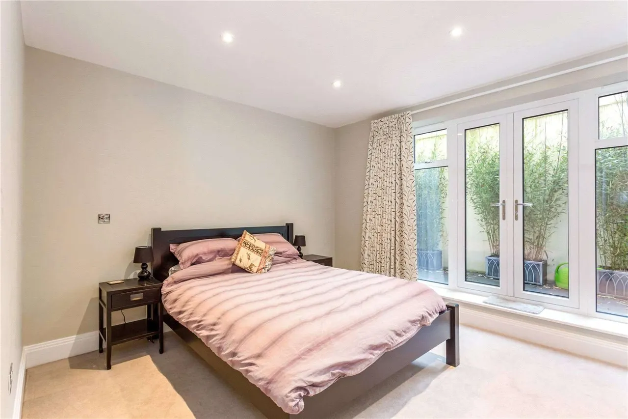 Alexander Court, 91 Ducks Hill Road, Northwood, Middlesex, HA6 2SQ, photo 9