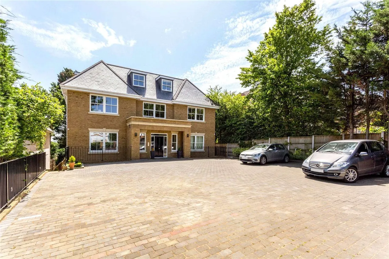 Alexander Court, 91 Ducks Hill Road, Northwood, Middlesex, HA6 2SQ, photo 5