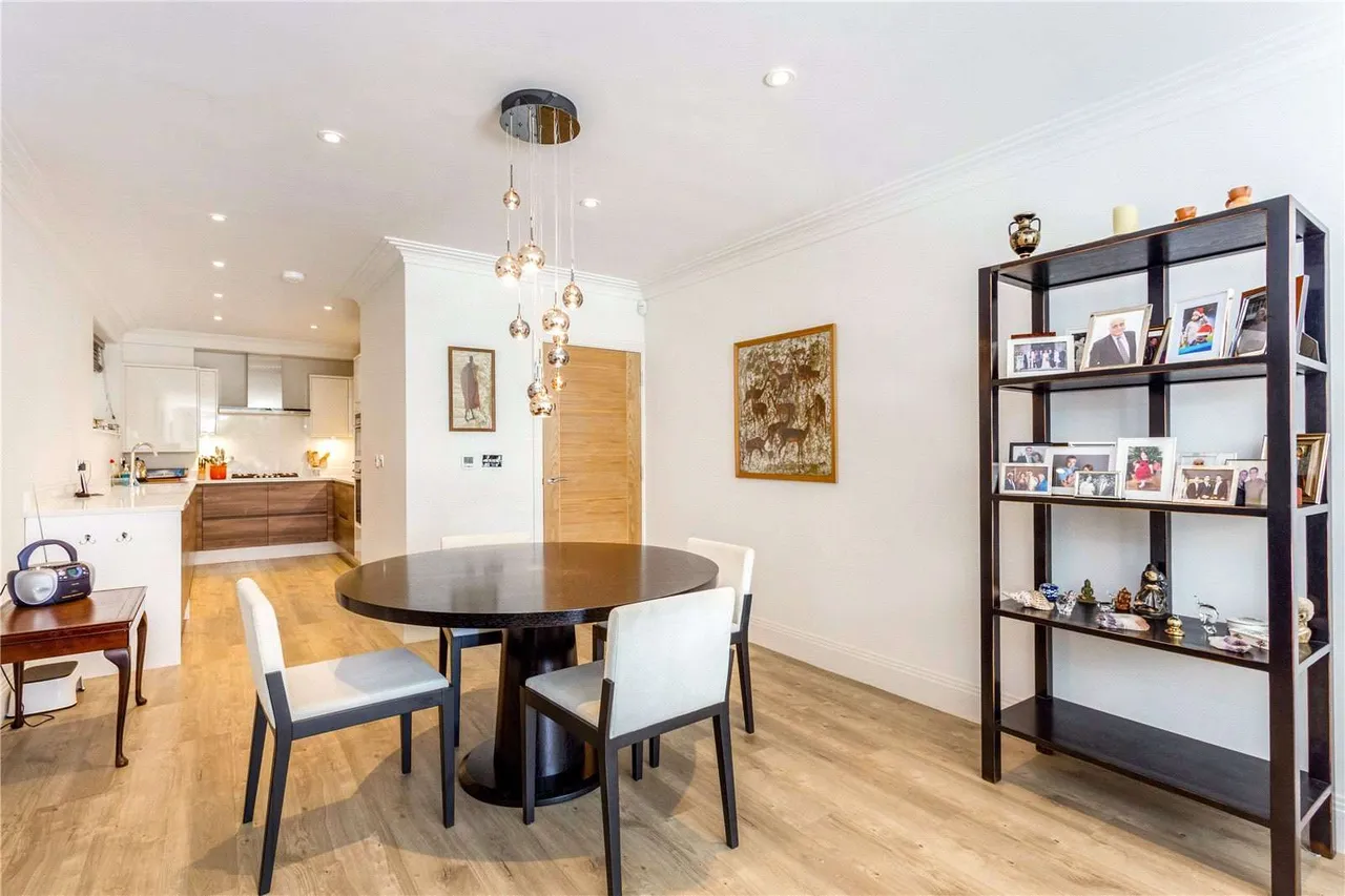 Alexander Court, 91 Ducks Hill Road, Northwood, Middlesex, HA6 2SQ, photo 4