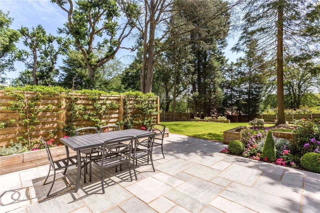 Alexander Court, 91 Ducks Hill Road, Northwood, Middlesex, HA6 2SQ, photo 12