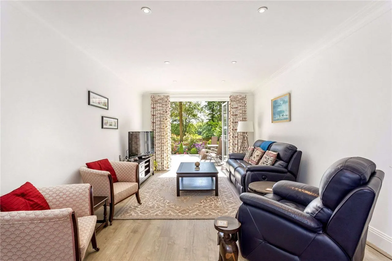 Alexander Court, 91 Ducks Hill Road, Northwood, Middlesex, HA6 2SQ, photo 2
