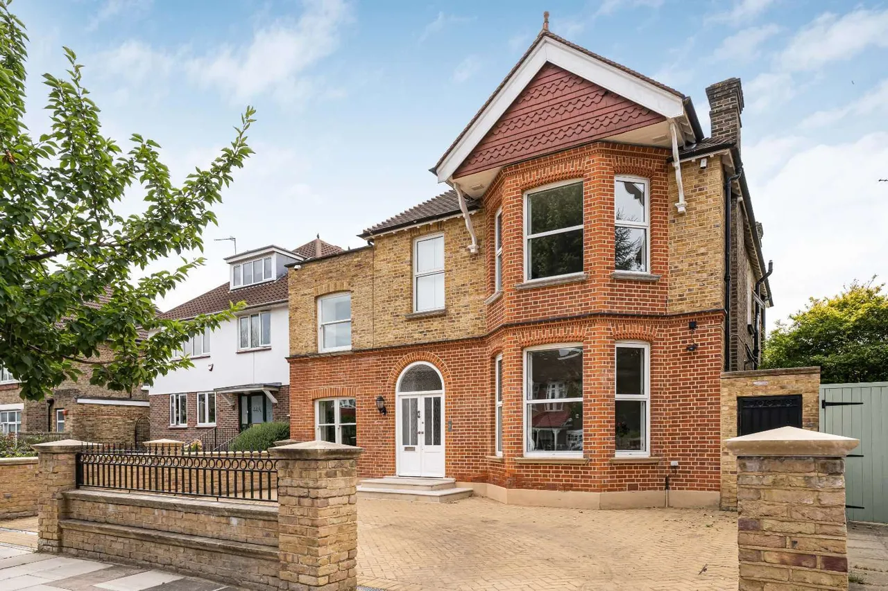7 bed house to rent — Rosemont Road, Ealing, London, W3 9LY