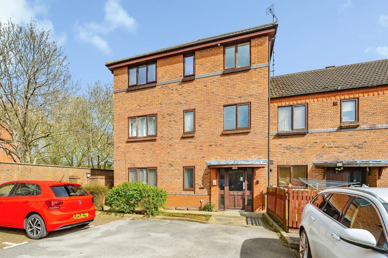 2 bed flat for sale — Etruria Gardens, Derby