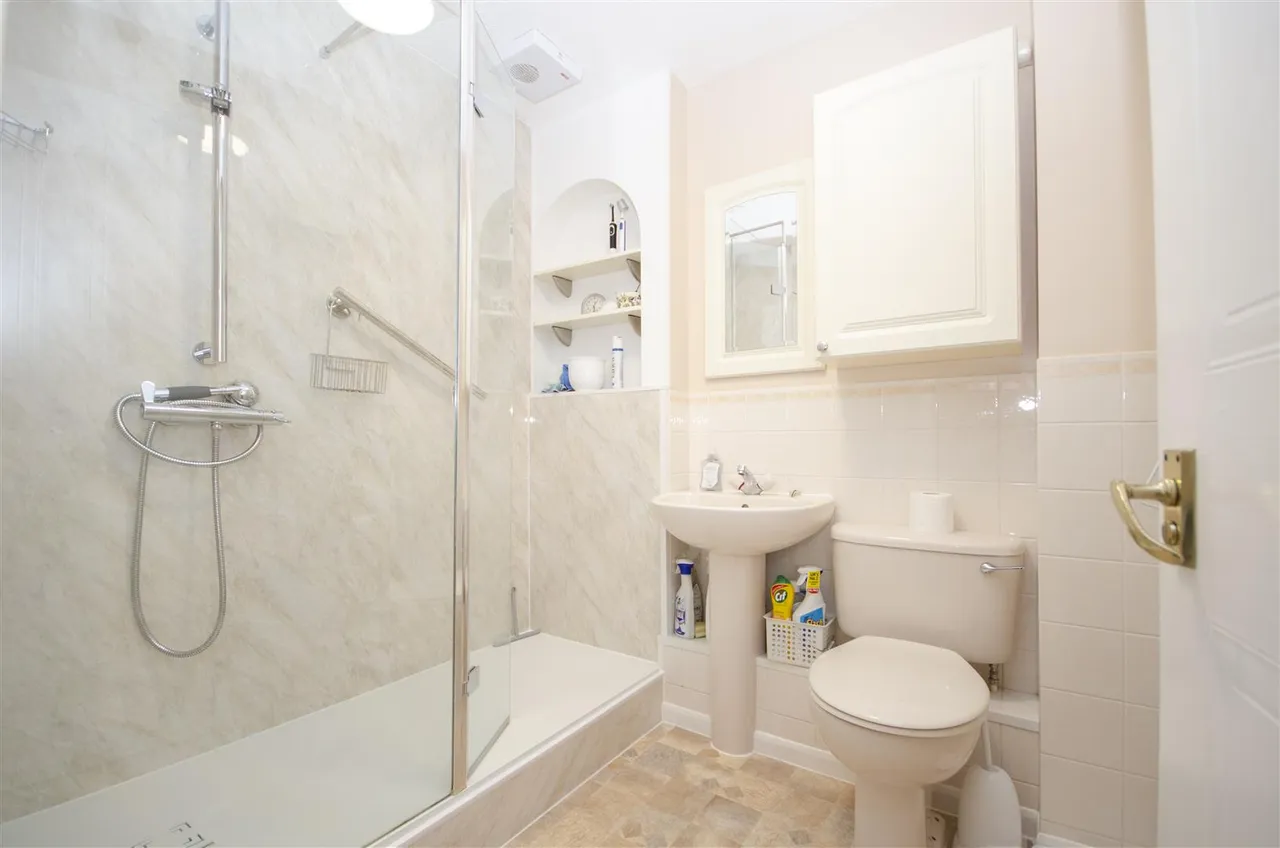 High Street, West End, Southampton, SO30 3DT, photo 5