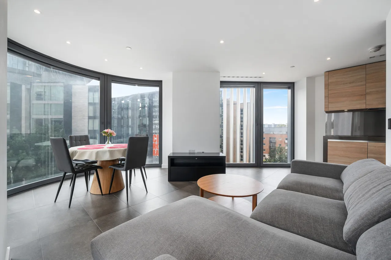 2 bed house to rent — Chronicle Tower, City Road, London EC1V