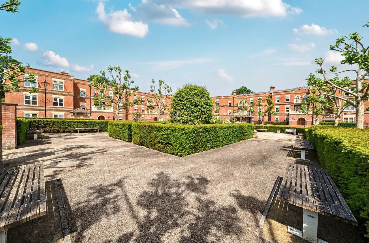 Franklin Court, Wormley, GU8, photo 14