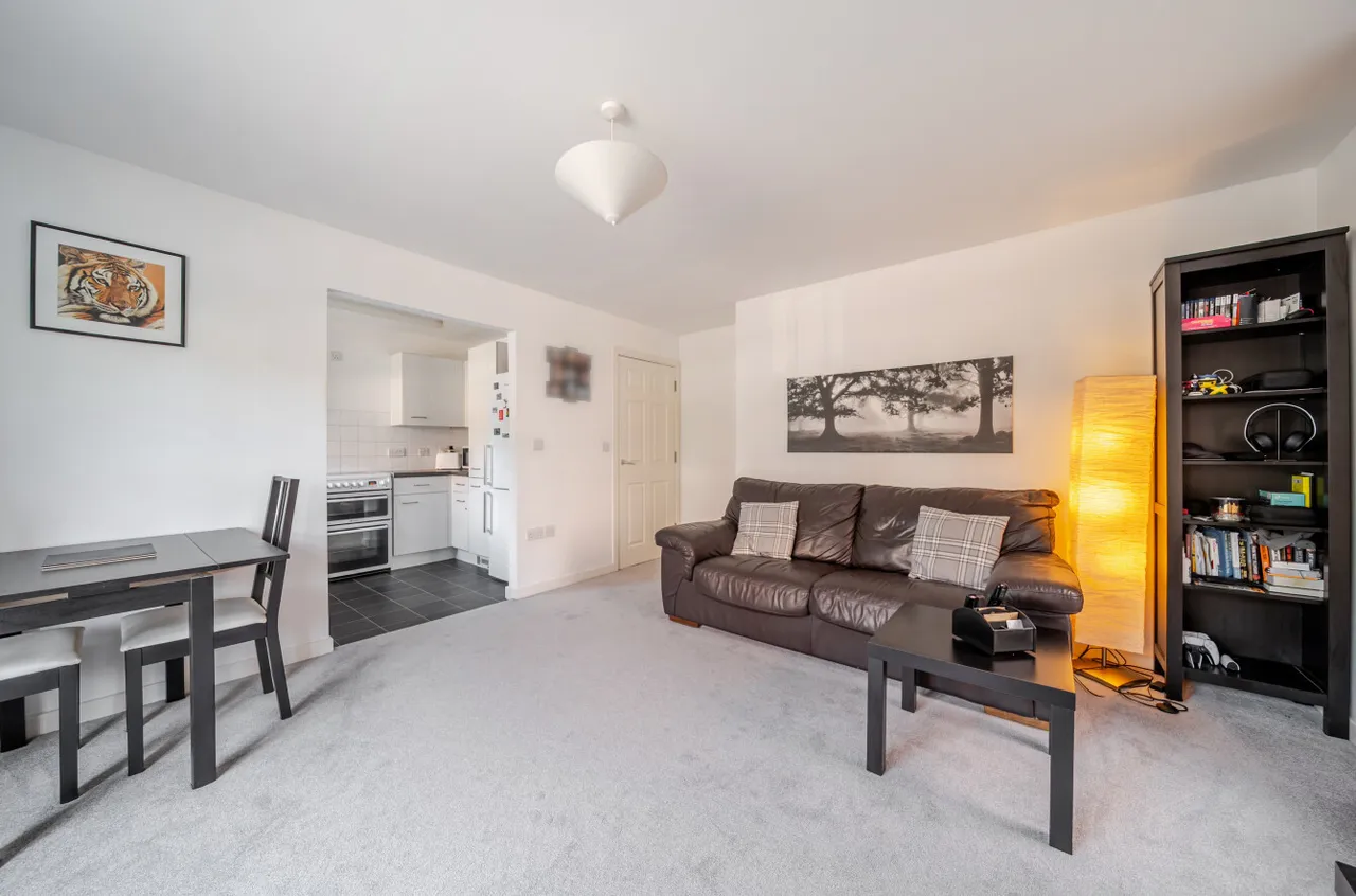 Franklin Court, Wormley, GU8, photo 8