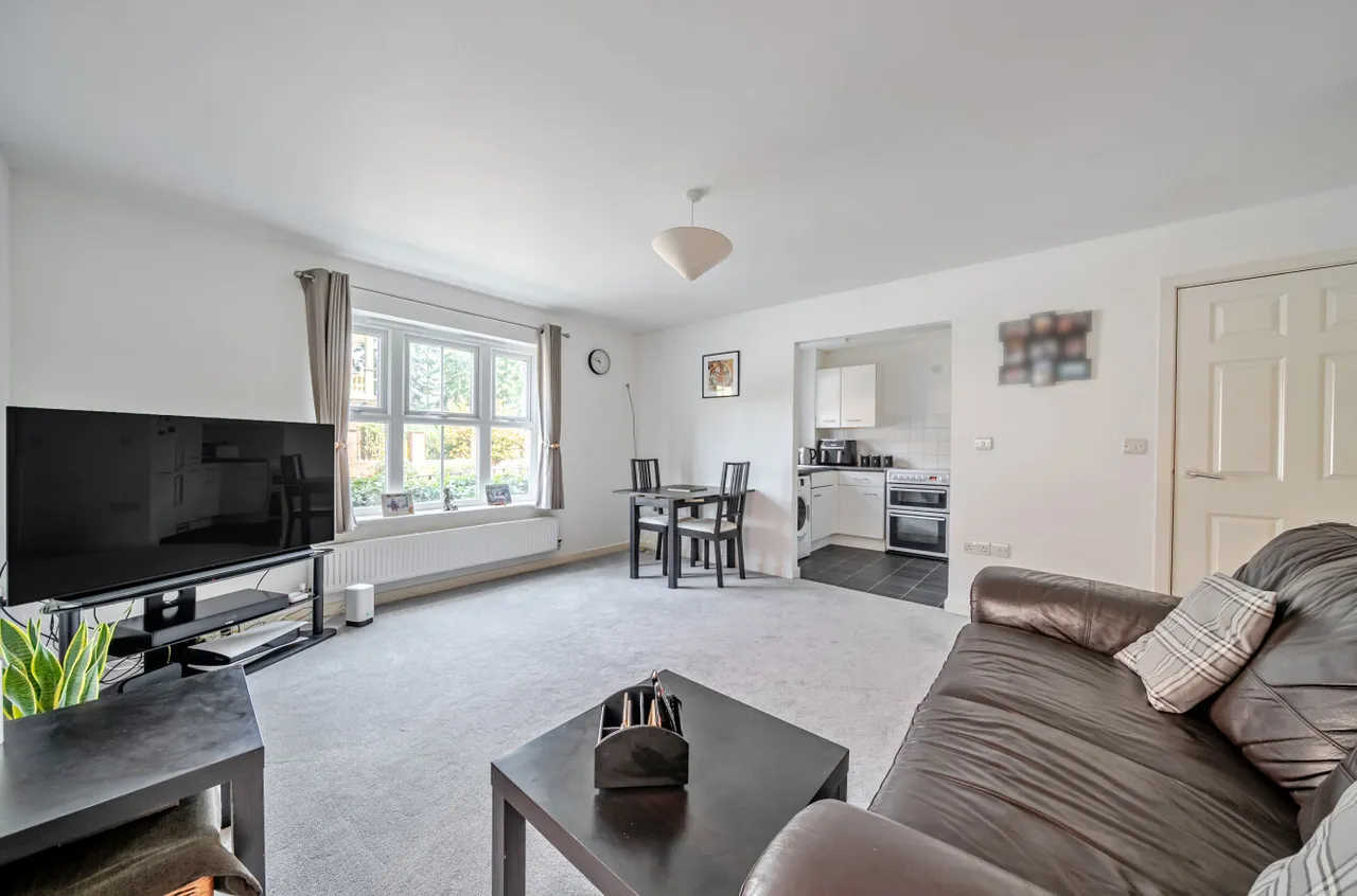 Franklin Court, Wormley, GU8, photo 7
