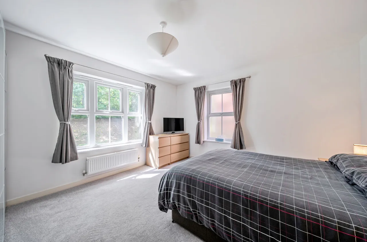 Franklin Court, Wormley, GU8, photo 4