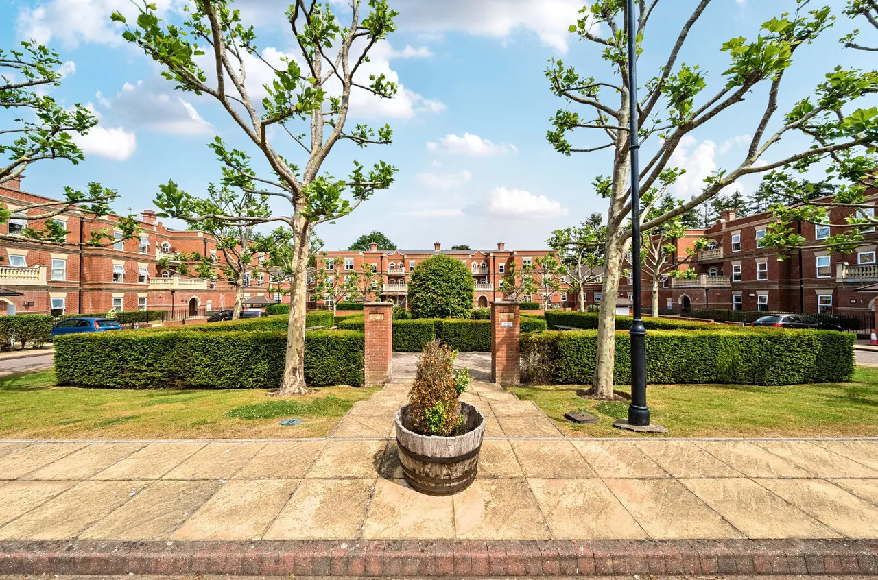 Franklin Court, Wormley, GU8, photo 13