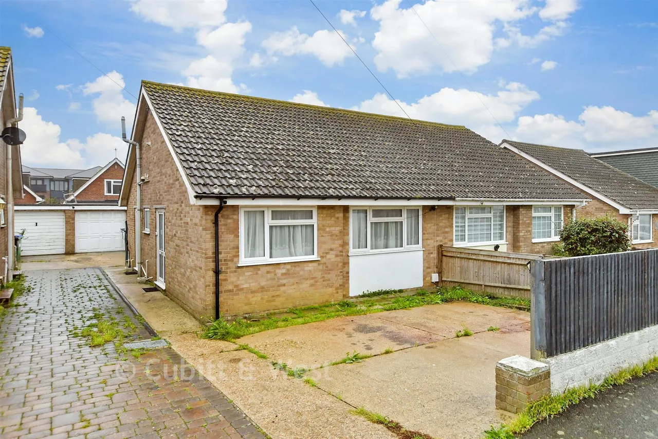 2 bed house for sale, Hoddern Avenue, Peacehaven, BN10