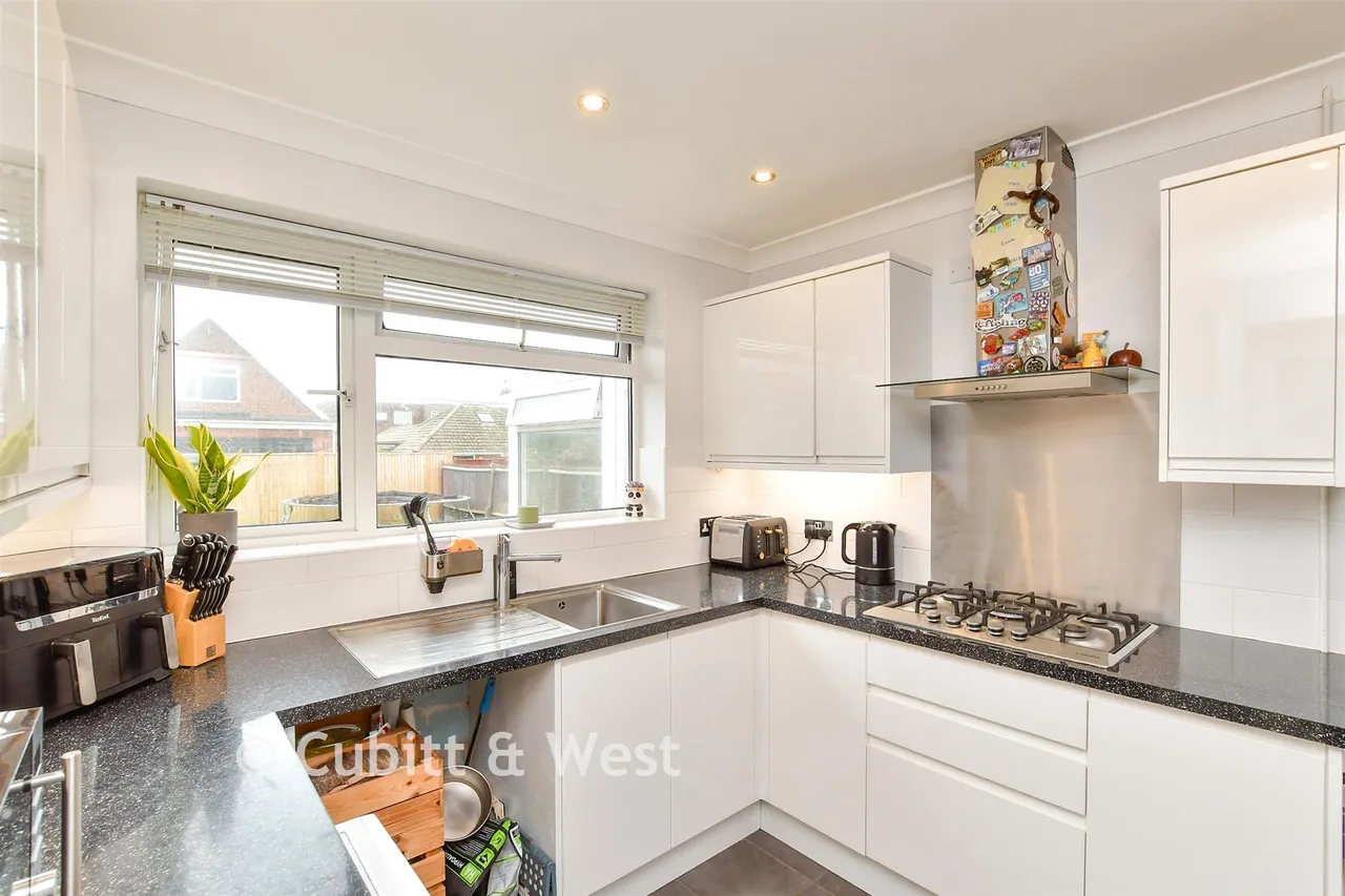 Hoddern Avenue, Peacehaven, BN10, photo 4