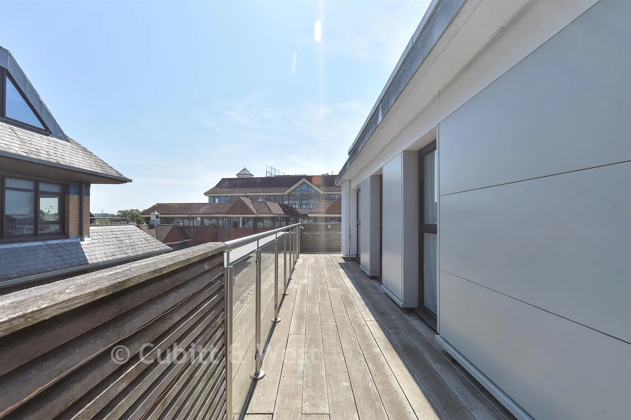 Chart Way, Horsham, RH12, photo 12