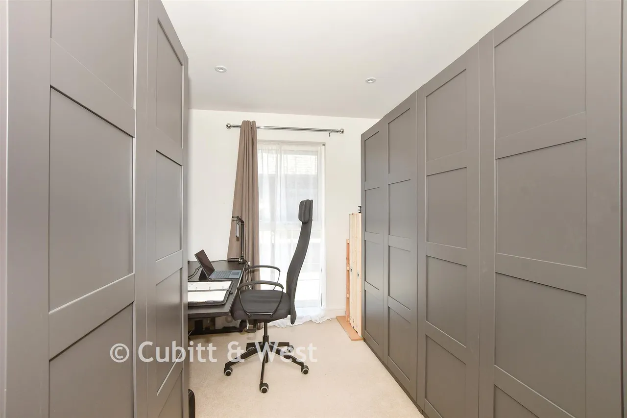 Chart Way, Horsham, RH12, photo 10
