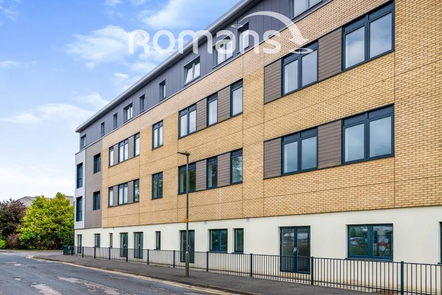 2 bed flat to rent, Lyon Way, Frimley, GU16