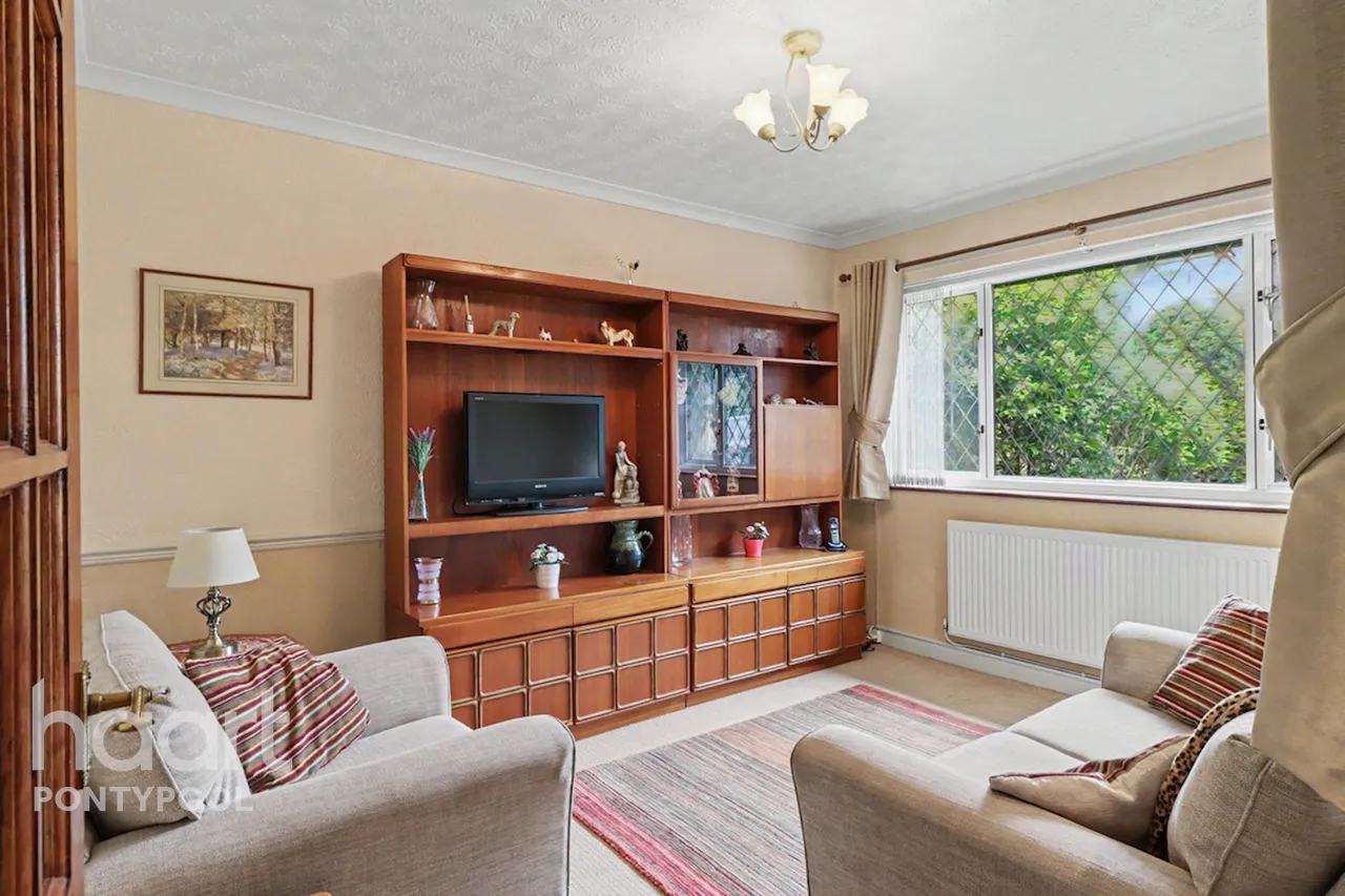 St Davids Close, Pontypool, NP4, photo 7