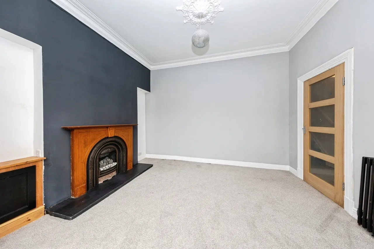 College Square, Llanelli, SA15, photo 4