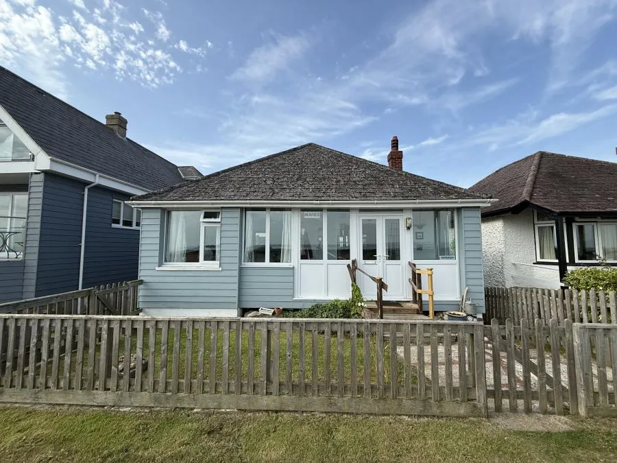 3 bed house to rent, Duver Road, Seaview, PO34