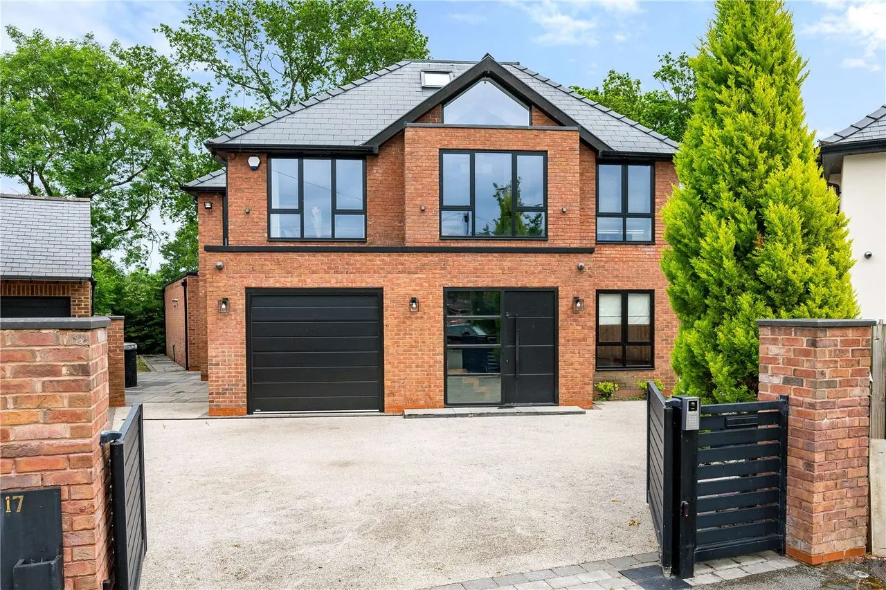 4 bed house to rent — Warburton Close, Hale Barns, Altrincham, Greater Manchester, WA15 0SJ