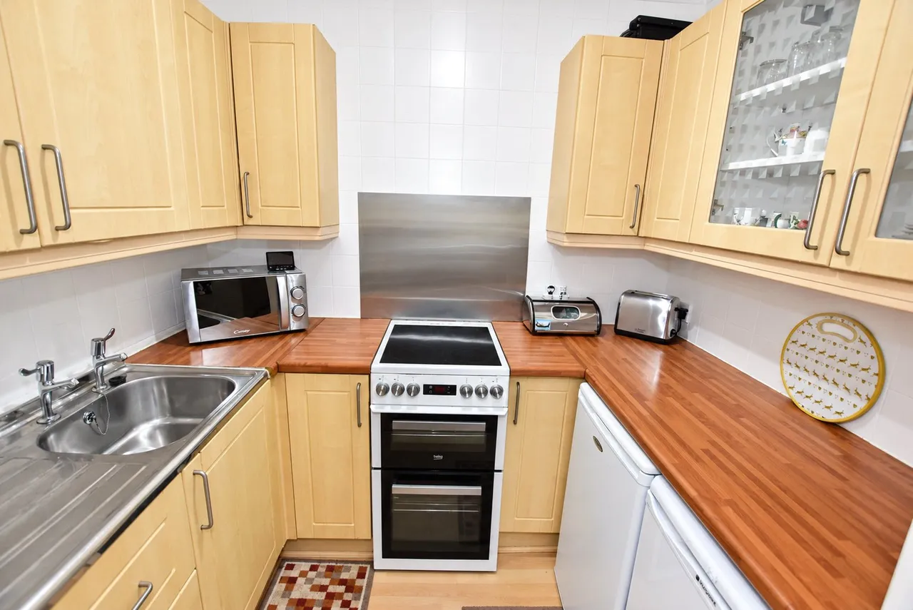 Manorside Close, Wirral, CH49, photo 4