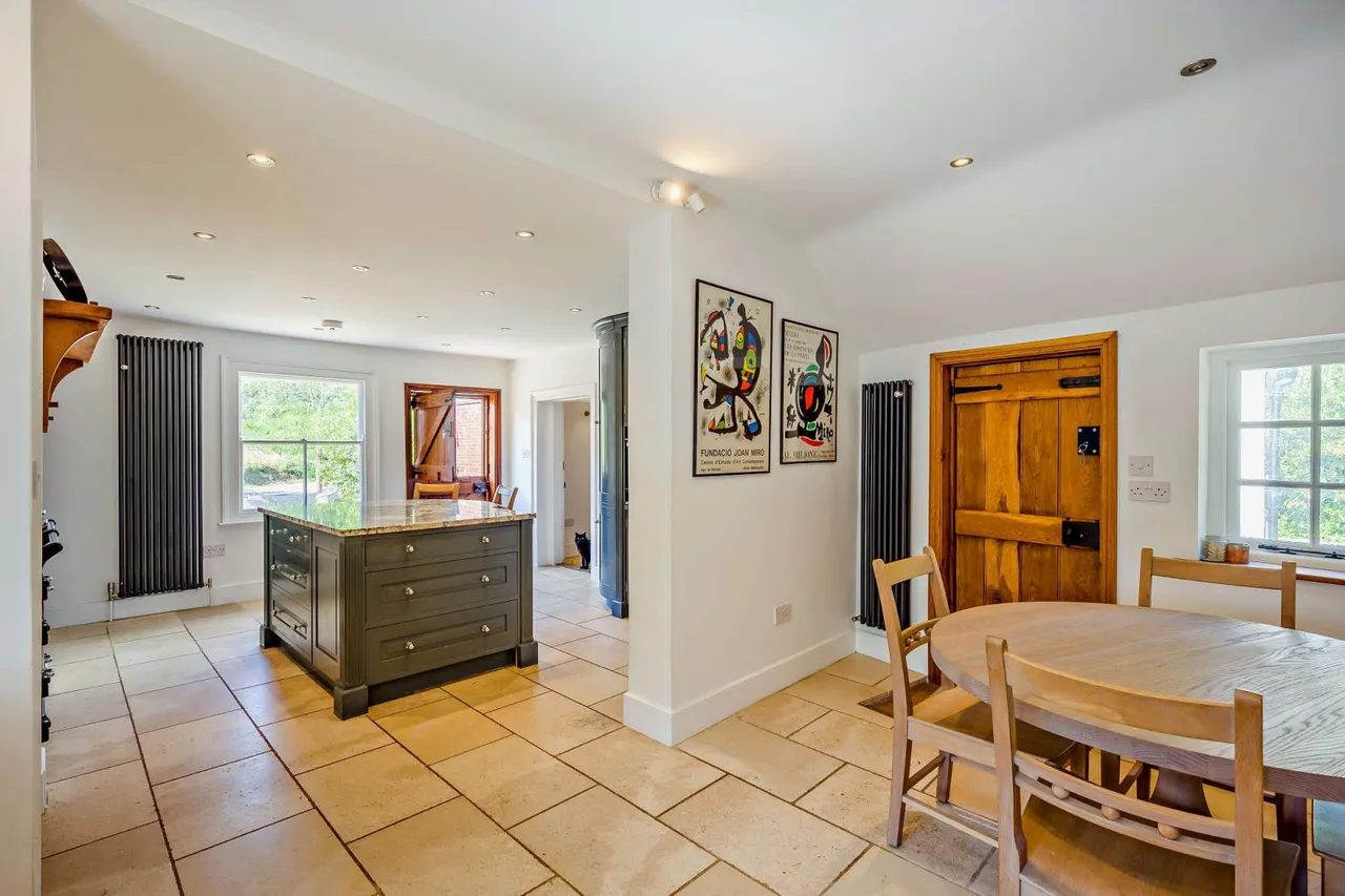 Delvyns Lane, Gestingthorpe, Halstead, Essex, CO9 3AE, photo 3