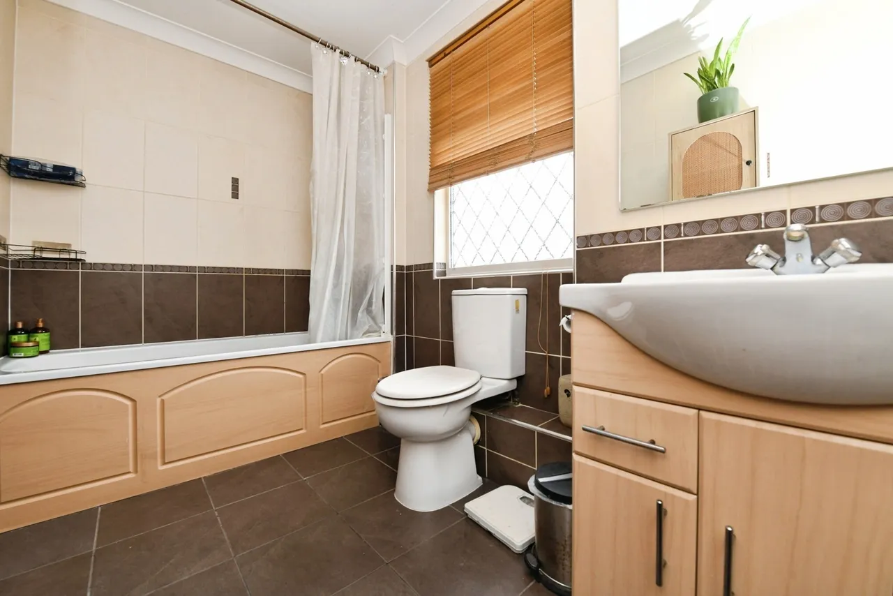 Downs Grove, Basildon, Essex, SS16, photo 17