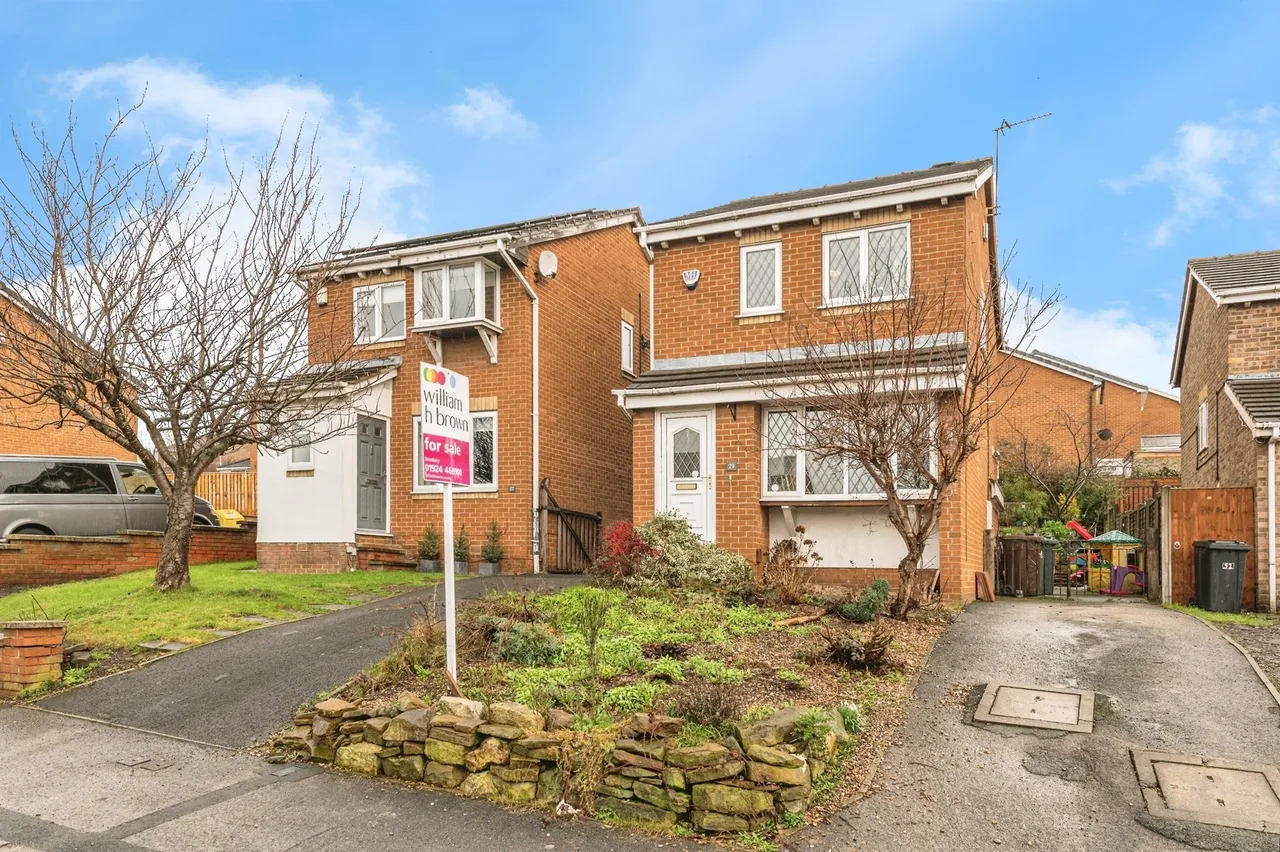 3 bed house for sale — Heath Road, Dewsbury
