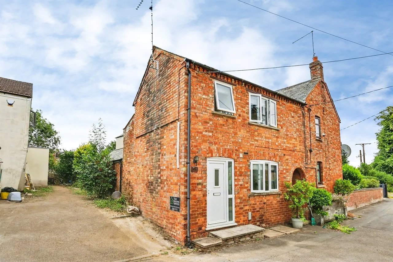1 bed house for sale, Chapel Lane, Hackleton, NN7