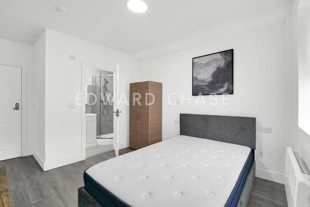 High Road, Ilford, IG1, photo 3
