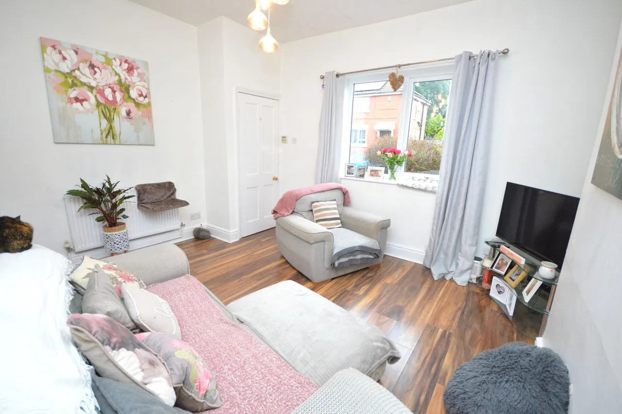 Furness Grove, Stockport, photo 2