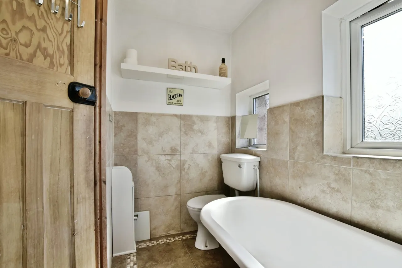 Malpas Drive, Timperley, Altrincham, WA14, photo 16