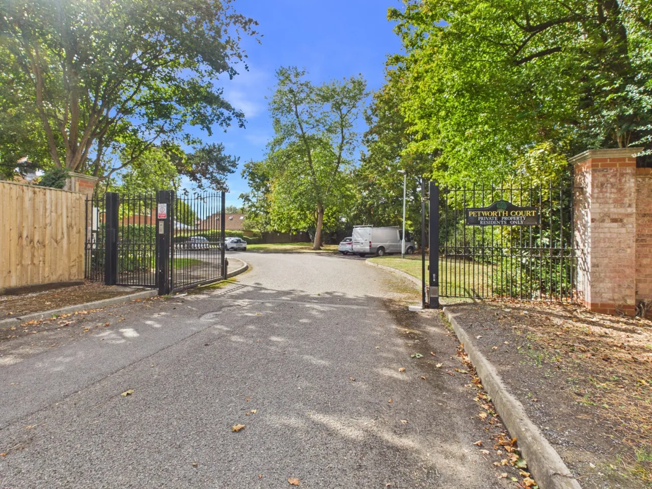 Petworth Court, Windsor, SL4, photo 13