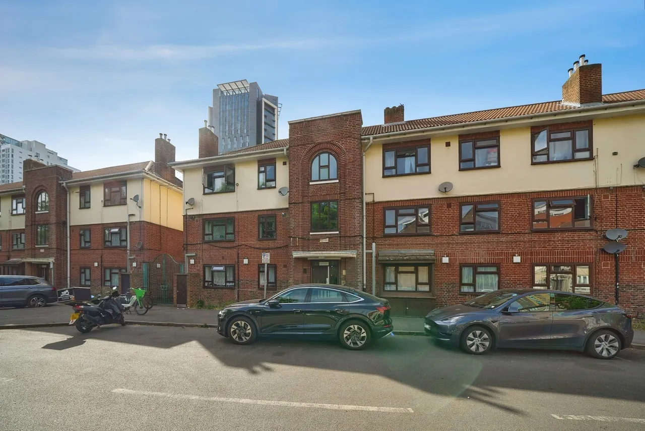 2 bed flat for sale — Kerrison Road, Stratford, London, E15