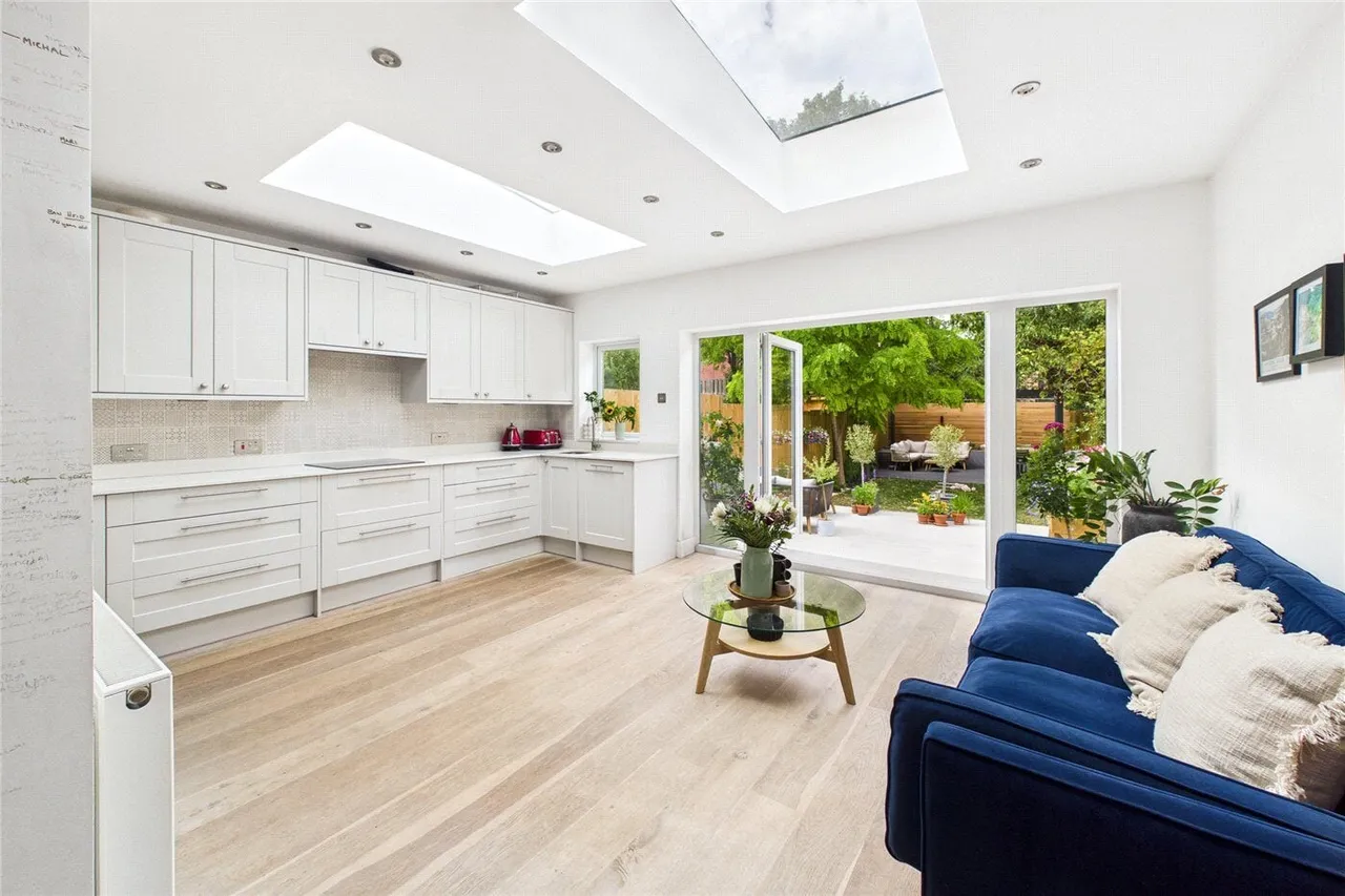 3 bed house for sale, Trelawn Road, London, SW2