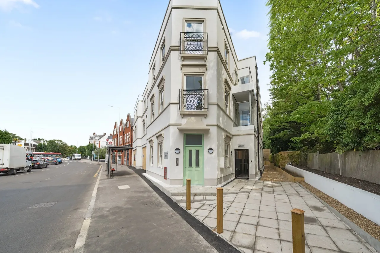 3 bed flat to rent, London Road, Kingston Upon Thames, KT2