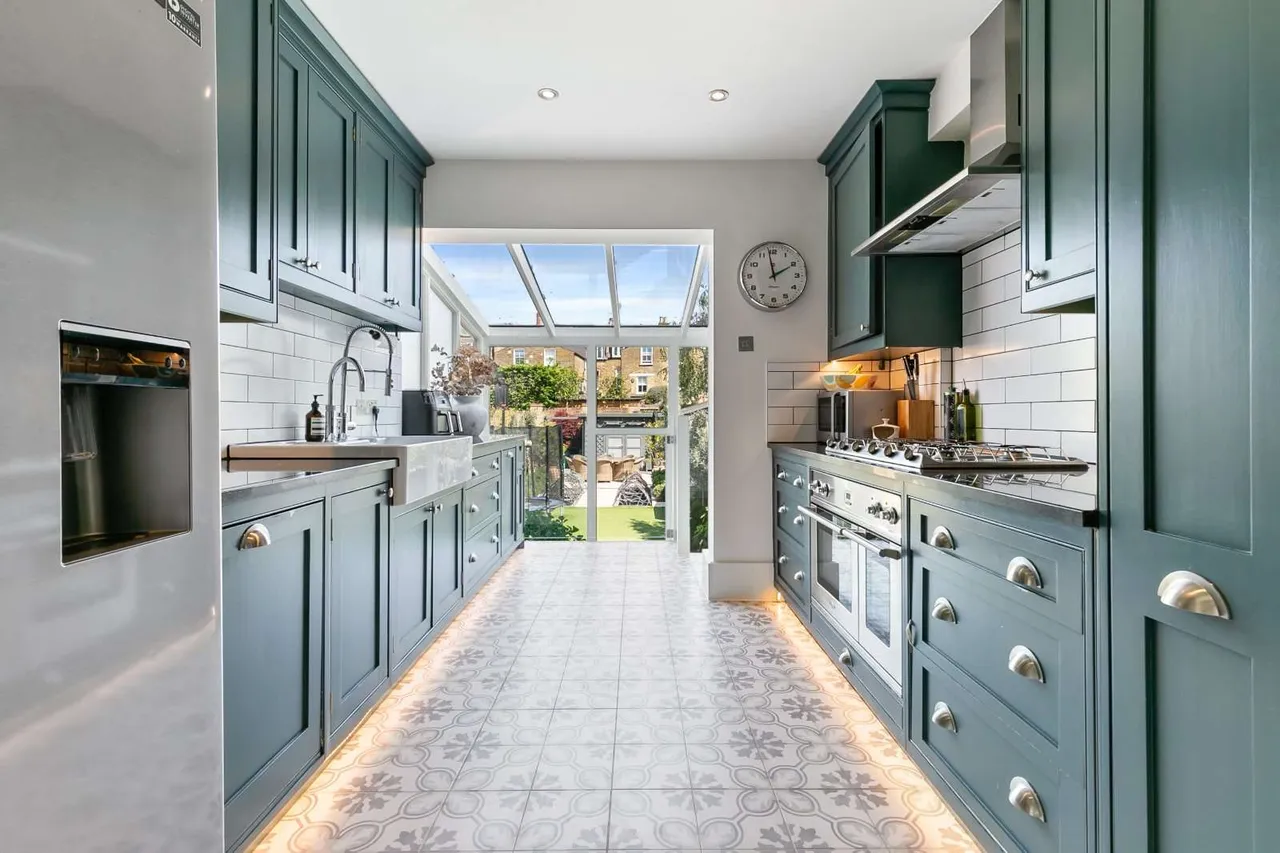 Geraldine Road, London, SW18, photo 5