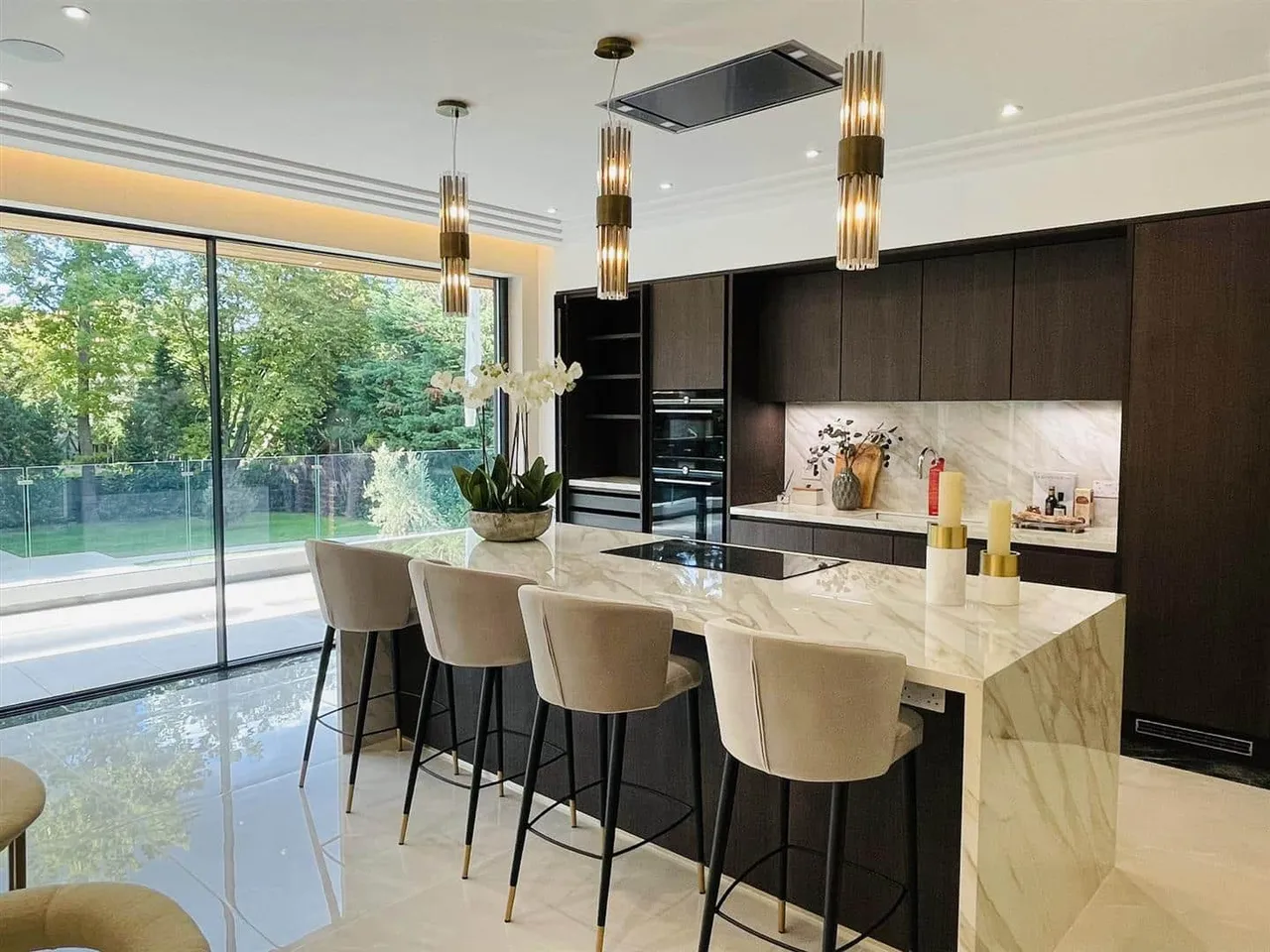 Tamara Court, Stradbroke Drive, Chigwell, photo 6