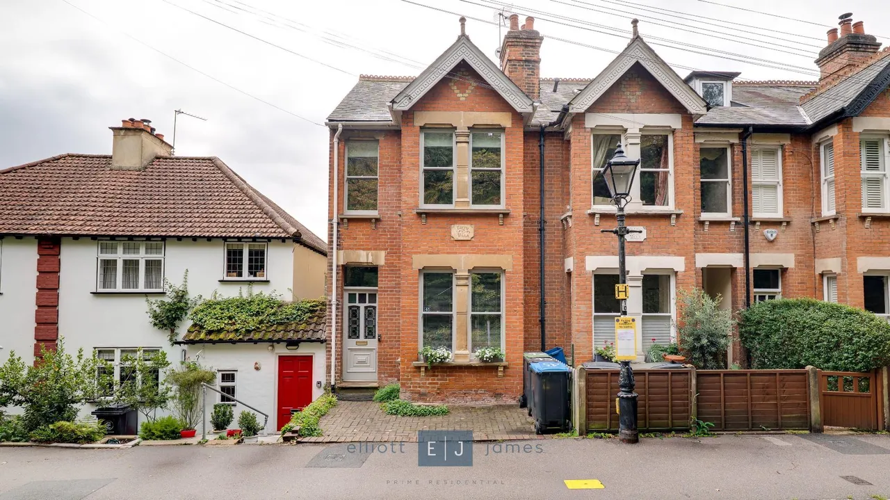3 bed house for sale, Staples Road, Loughton, IG10