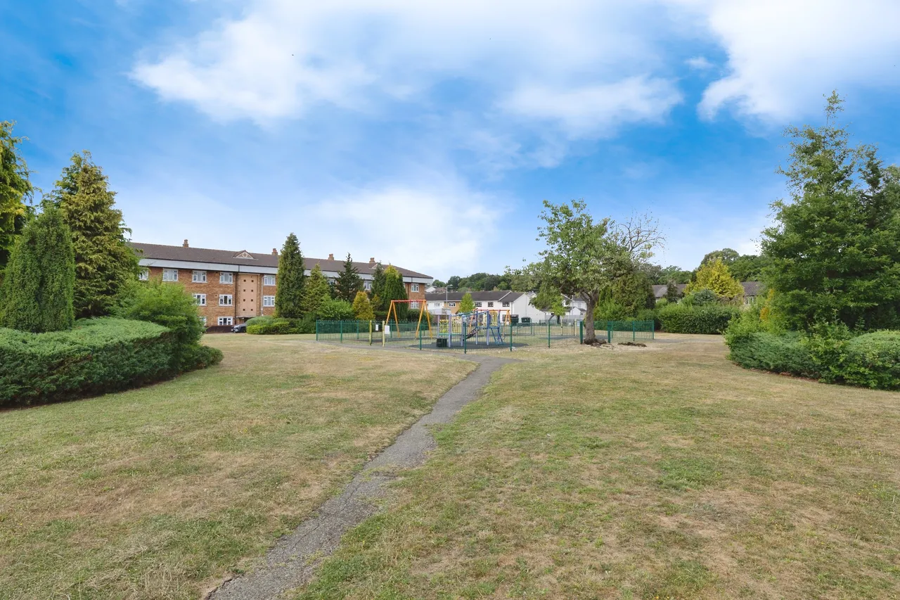 Shakespeare Square, Ilford, IG6, photo 17