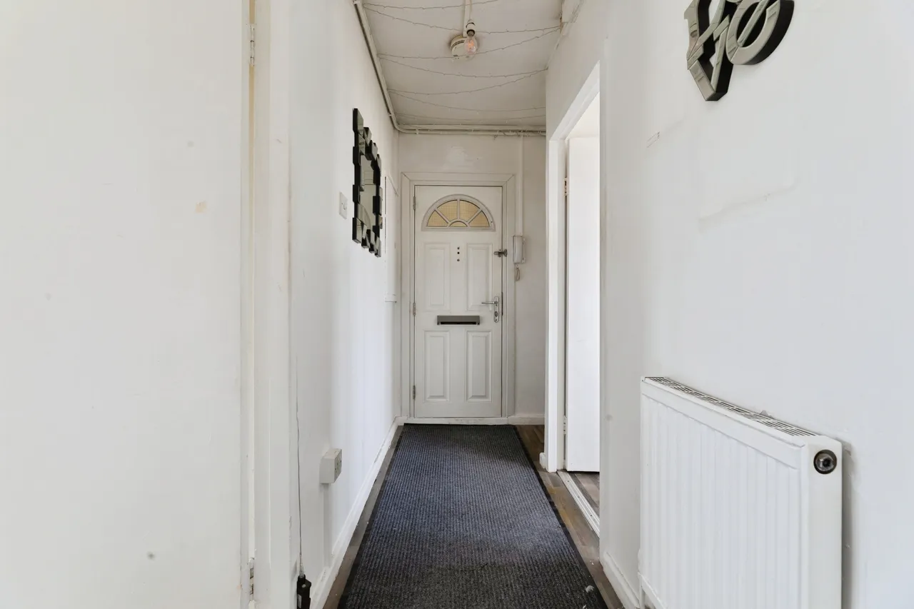 Shakespeare Square, Ilford, IG6, photo 5