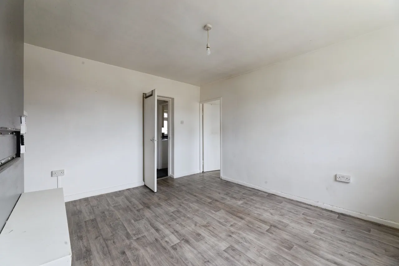 Shakespeare Square, Ilford, IG6, photo 10