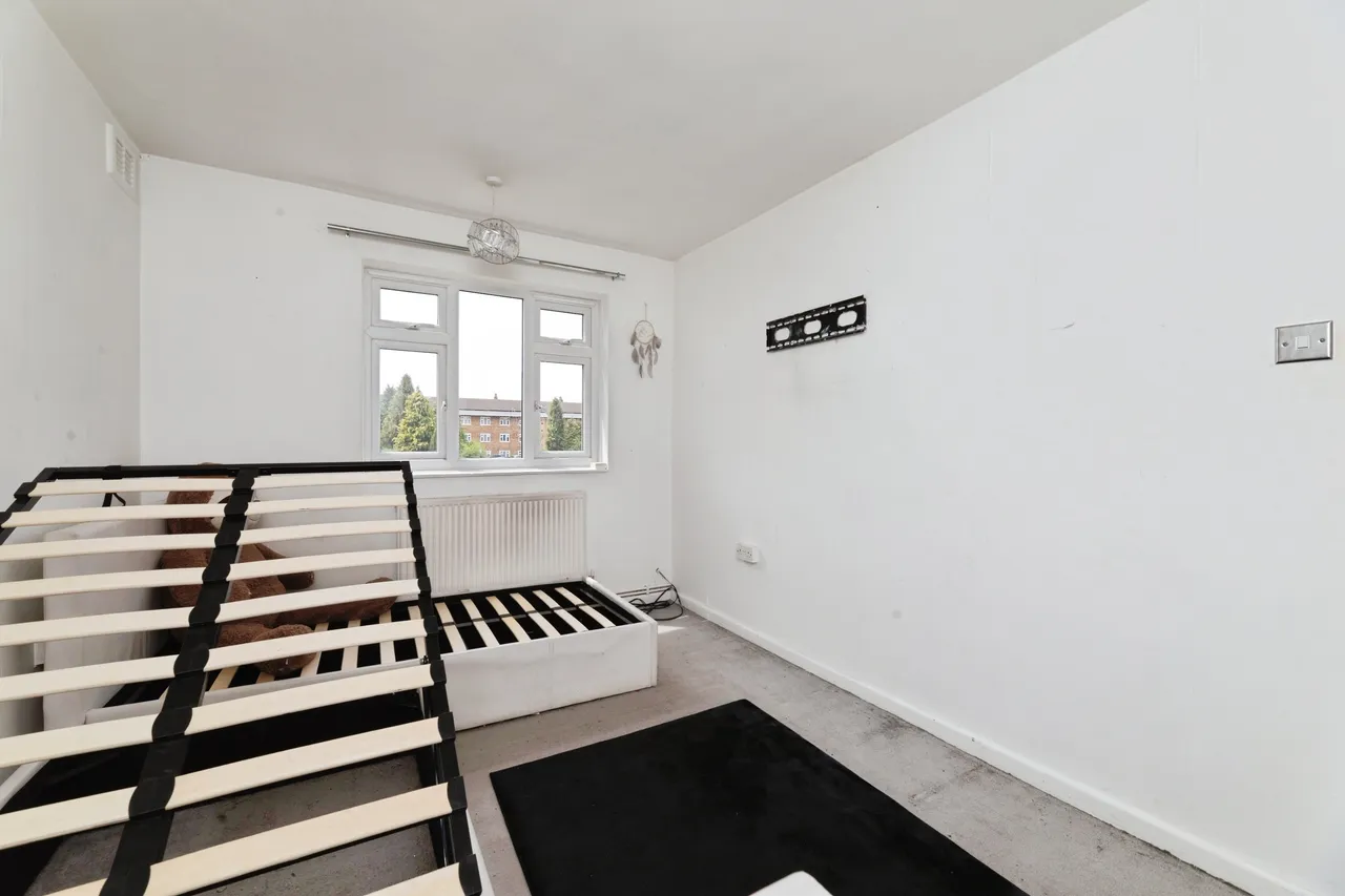 Shakespeare Square, Ilford, IG6, photo 6