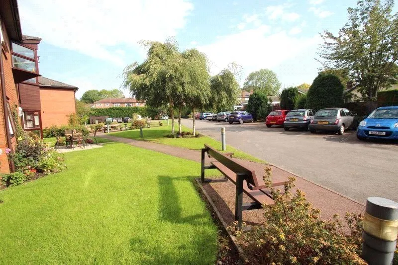 Central Drive, Romiley, Stockport, Greater Manchester, SK6, photo 7