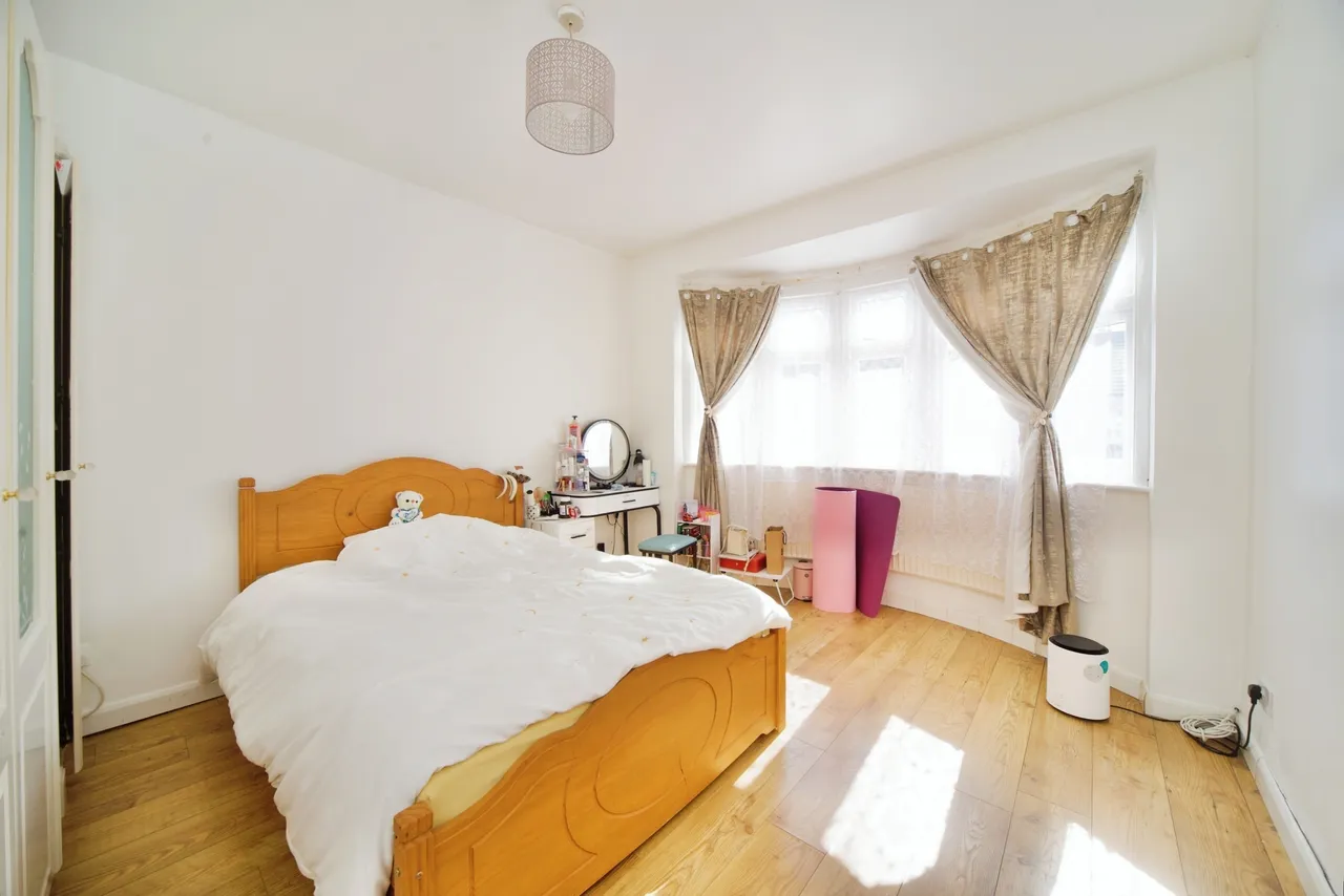 Yorkshire Gardens, London, N18, photo 12