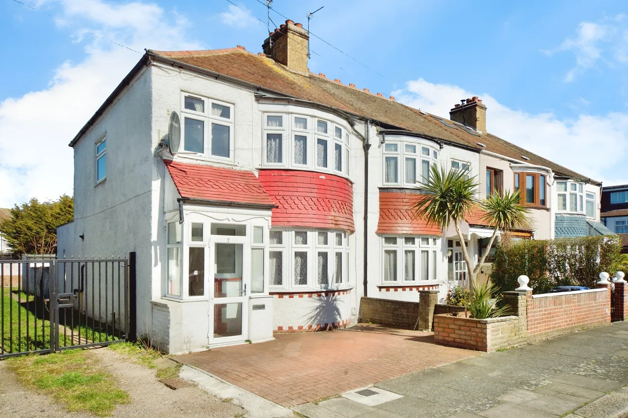 3 bed house for sale — Yorkshire Gardens, London, N18