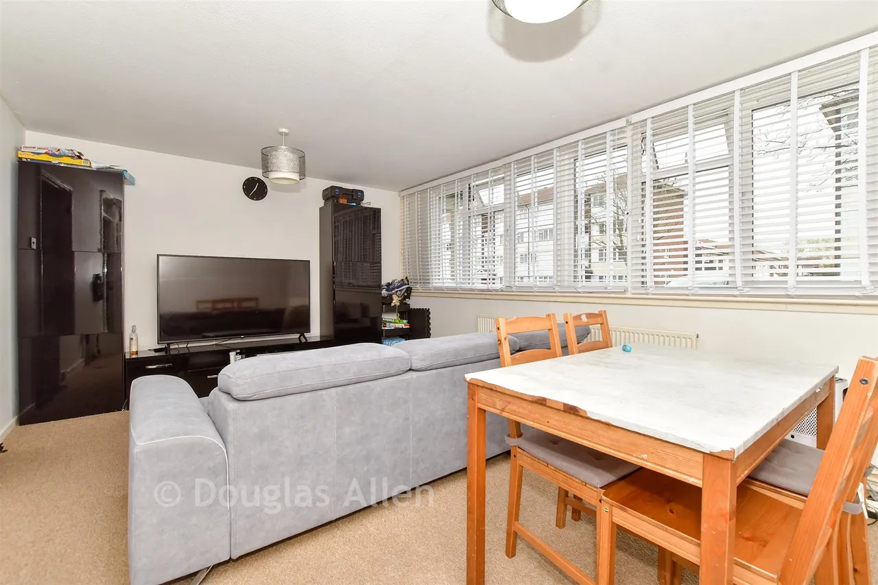 Caister Drive, Basildon, SS13, photo 5
